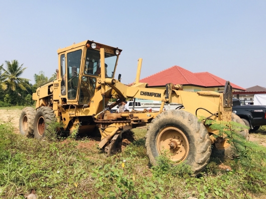 ขาย 650,000 รถเกรด CHAMPION 720 A เล่มทะเบียน ภาษีเต็ม เครื่องดี เกียร์แรง เอวแน่น ยางพอใช้ รถพร้อมใช้งาน เอกสารพร้อมโอน รถอยู่ ตาก 090-772-3710 090-772-3708