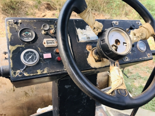 ขาย 650,000 รถบด INGERSOLL RAND SD100D เล่มทะเบียน ภาษีเต็ม เครื่องดี เกียร์แรง ระบบสั่นแรง เอวแน่น ยางพอใช้ รถพร้อมใช้งาน เอกสารพร้อมโอน รถอยู่ ตาก 090-772-3710 090-772-3708