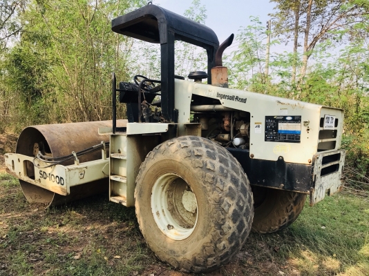 ขายแพ็คคู่ 1,250,000 รวม 2 คัน 1.รถบด INGERSOLL RAND SD100D เล่มทะเบียน ภาษีเต็ม เครื่องดี เกียร์แรง ระบบสั่นแรง เอวแน่น ยางพอใช้ รถพร้อมใช้งาน เอกสารพร้อมโอน 2. รถเกรด CHAMPION 720 A เล่มทะเบียน ภาษีเต็ม เครื่องดี เกียร์แรง เอวแน่น ยางพอใช้ รถพร้อมใช้งาน