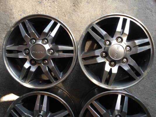 ล้ออีซูซุ ขอบ16 สีรมดำหน้าเงา ไม่ซ่อมแตกคตดุ้ง ลอยมีตามการ ใช้งาน โดยรวมสวย ชุด4วง2700บ.โทร0879050181.ส่งได้ทั่วไทย
