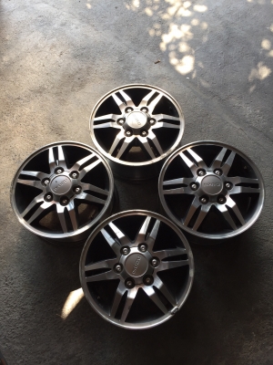 ล้ออีซูซุ ขอบ16 สีรมดำหน้าเงา ไม่ซ่อมแตกคตดุ้ง ลอยมีตามการ ใช้งาน โดยรวมสวย ชุด4วง2700บ.โทร0879050181.ส่งได้ทั่วไทย