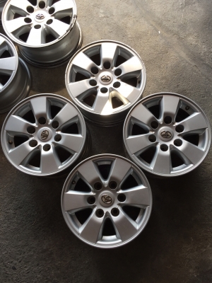 #ชุดที่1 ล้อพีรันเนอร์15+น๊อต ไม่ซ่อมแตกคตดุ้ง มีร่องลอยตามการ ใช้งานบ้างเล็กน้อย โดยรวมสวย โทร0879050181.ส่งได้ทั่วไทย