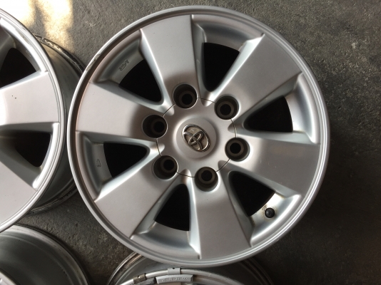 #ชุดที่2 ล้อพีรันเนอร์15+น๊อต ไม่ซ่อมแตกคตดุ้ง มีร่องลอยตามการ ใช้งานบ้างเล็กน้อย โดยรวมสวย โทร0879050181.ส่งได้ทั่วไทย