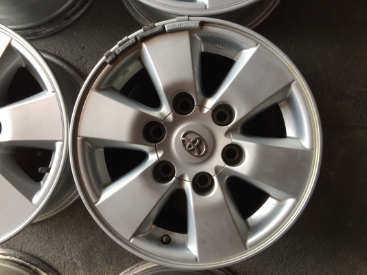 #ชุดที่2 ล้อพีรันเนอร์15+น๊อต ไม่ซ่อมแตกคตดุ้ง มีร่องลอยตามการ ใช้งานบ้างเล็กน้อย โดยรวมสวย โทร0879050181.ส่งได้ทั่วไทย