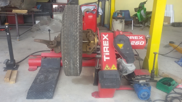 เครื่องถอดยางรถ  10 ล้อ