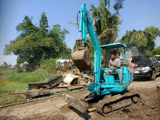 มี VDO ให้ชม.KOMATSU PC20-7 ราคา 185000