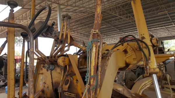 ขาย รถเกรด CAT 12F เครื่อง 68J เกียร์ตัด แปลงระบบไฮดรอริคทั้งคัน รถใช้งานได้ปกติ ยางไม่ค่อยสวย เอกสารใบซื้อขาย ราคาต่อรองได้ครับ