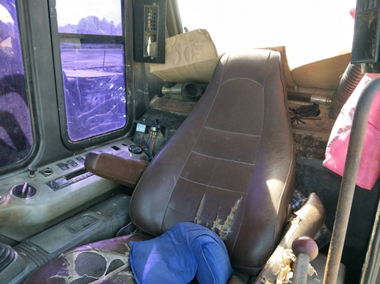 มี VDO ให้ชม. KOMATSU PC200-6 เอกสารอินวอย ระบบไฟเต็ม เอวแน่น เครื่องปั๊ม ตัวเดินดี ราคา 420000