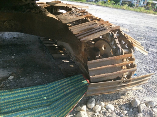 ขายรถแบคโฮ KOMATSU PC200-6 เอกสารอินวอย ระบบไฟเต็ม สภาพภายนอกไม่สวยแต่ระบบดี ราคา 420000