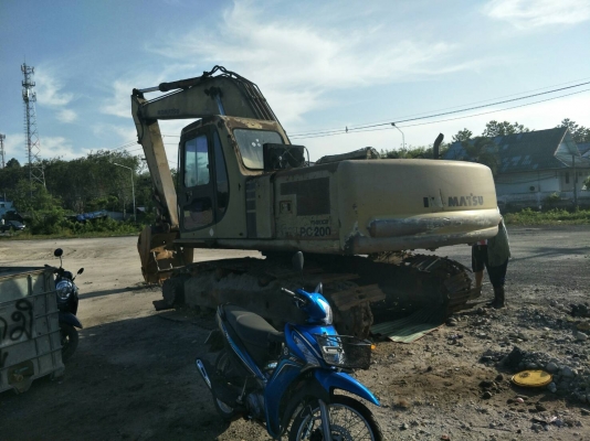 ขายรถแบคโฮ KOMATSU PC200-6 เอกสารอินวอย ระบบไฟเต็ม สภาพภายนอกไม่สวยแต่ระบบดี ราคา 420000