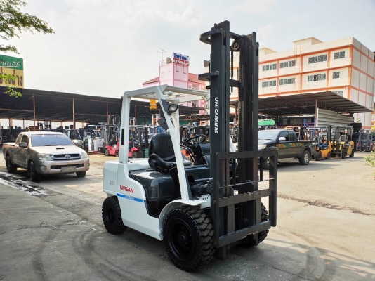 รถยกนิสสันรุ่นล่าสุด น้ำหนักยก 3 ตัน เสาสูง 4 เมตร เครื่องดีเซล เกียร์ออโต้