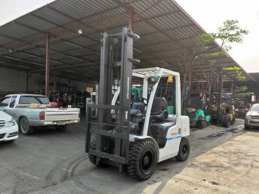 รถยกนิสสันรุ่นล่าสุด น้ำหนักยก 3 ตัน เสาสูง 4 เมตร เครื่องดีเซล เกียร์ออโต้