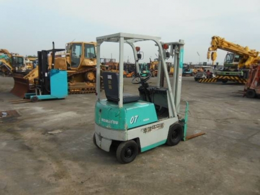 รถยกไฟฟ้า โคมัสสึ น้ำหนักยก 700 กิืโล รถนอกนำเข้า สภาพพร้อมใช้งานได้เลย