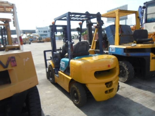 ขายถูกรถยกโคมัสสึรุ่น 14 น้ำหนักยก 2.5 ตัน เสาสูง 3 เมตร เครื่องดีเซล เกียร์ธรรมดา แผงงาเทได้ ***094-3269553***