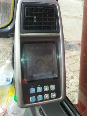 ขายรถแบคโฮยี่ห้อ ดูซาน 225 VLC ตัว DOLUX สภาพ90\%  สีเดิม รถออกห้างไม่เคยทำสี สภาพสวยพร้อมใช้งาน เจ้าของขายเอง