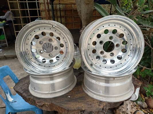 ล้อหยดน้ำ ใส่รถอเมริกัน ขอบ15 หน้ากว้าง8นิ้ว สภาพดี ไม่คดไม่ดุ้ง 5รู120 made in usa 9,500 สนใจทักมาคุยกันได้นะคับพี่ๆ ติดต่อ0955659239ได้ตลอดคับ