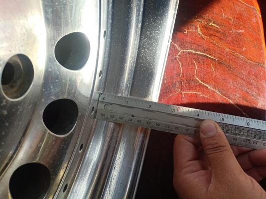 ล้อหยดน้ำ ใส่รถอเมริกัน ขอบ15 หน้ากว้าง8นิ้ว สภาพดี ไม่คดไม่ดุ้ง 5รู120 made in usa 9,500 สนใจทักมาคุยกันได้นะคับพี่ๆ ติดต่อ0955659239ได้ตลอดคับ