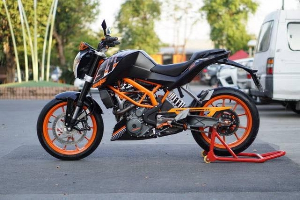 ขาย KTM 390 DUKE ปี2015 สภาพป้ายแดง รถออกศูณย์ ทะเบียนแท้
