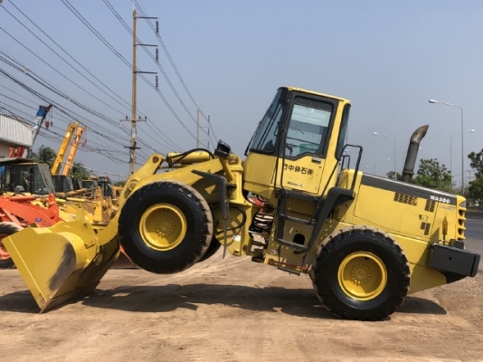 ขายรถตักล้อยาง KOMATSU WA300-3 นำเข้าเองจากญี่ปุ่น สภาพสวยพร้อมใช้ มีVDOการทำงานครับ