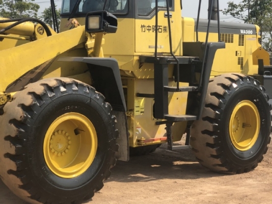 ขายรถตักล้อยาง KOMATSU WA300-3 นำเข้าเองจากญี่ปุ่น สภาพสวยพร้อมใช้ มีVDOการทำงานครับ
