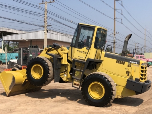ขายรถตักล้อยาง KOMATSU WA300-3 นำเข้าเองจากญี่ปุ่น สภาพสวยพร้อมใช้ มีVDOการทำงานครับ