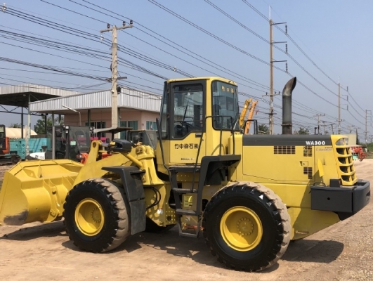 ขายรถตักล้อยาง KOMATSU WA300-3 นำเข้าเองจากญี่ปุ่น สภาพสวยพร้อมใช้ มีVDOการทำงานครับ