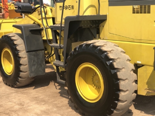 ขายรถตักล้อยาง KOMATSU WA300-3 นำเข้าเองจากญี่ปุ่น สภาพสวยพร้อมใช้ มีVDOการทำงานครับ