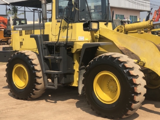 ขายรถตักล้อยาง KOMATSU WA300-3 นำเข้าเองจากญี่ปุ่น สภาพสวยพร้อมใช้ มีVDOการทำงานครับ
