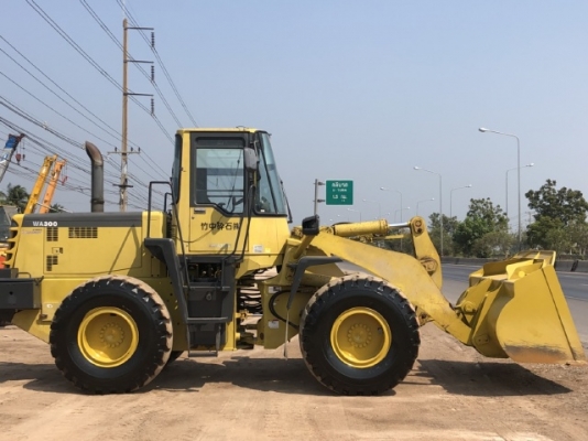 ขายรถตักล้อยาง KOMATSU WA300-3 นำเข้าเองจากญี่ปุ่น สภาพสวยพร้อมใช้ มีVDOการทำงานครับ