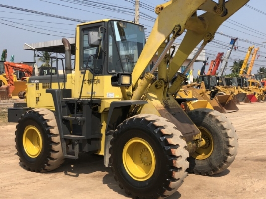 ขายรถตักล้อยาง KOMATSU WA300-3 นำเข้าเองจากญี่ปุ่น สภาพสวยพร้อมใช้ มีVDOการทำงานครับ