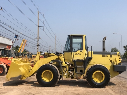 ขายรถตักล้อยาง KOMATSU WA300-3 นำเข้าเองจากญี่ปุ่น สภาพสวยพร้อมใช้ มีVDOการทำงานครับ
