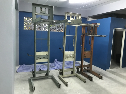ขายแฮนลิฟท์ Stacker ยกของ แบบสลิง มือหมุน Made in Japan มี 3แบบ 500Kg , 250Kg , 200Kg สภาพสวยเก่าญี่ปุ่น พร้อมใช้งาน ราคาแบ่งตัวละ 6,800 บาท ขายเหมา 18,000 บาทครับ