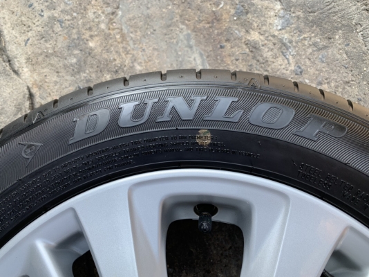 ล้อแม็กป้ายแดง Toyota Yaris Ativ ขอบ 15 พร้อมยางป้ายแดง Dunlop 185-60-15 ปลายปี 18 แม็กสวย ดอกยางมีตุ่ม