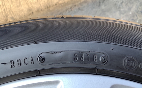 ล้อแม็กป้ายแดง Toyota Yaris Ativ ขอบ 15 พร้อมยางป้ายแดง Dunlop 185-60-15 ปลายปี 18 แม็กสวย ดอกยางมีตุ่ม