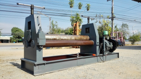 #เครื่องม้วนเหล็กแผ่นประกอบใหม่100\% ขนาด 5 ฟุต เพลาตัน ม้วนหนา 9 mm