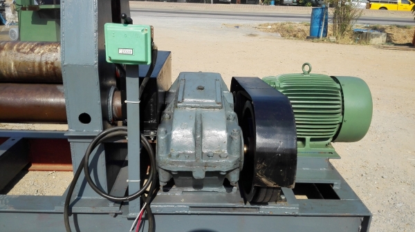 #เครื่องม้วนเหล็กแผ่นประกอบใหม่100\% ขนาด 5 ฟุต เพลาตัน ม้วนหนา 9 mm