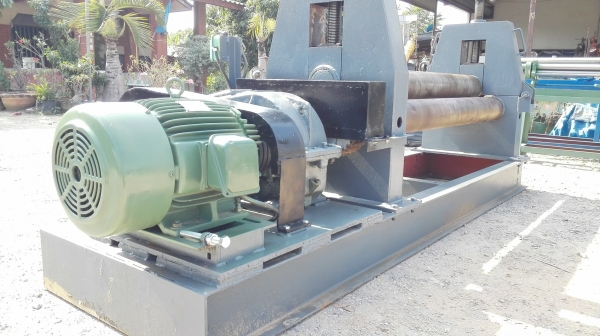 #เครื่องม้วนเหล็กแผ่นประกอบใหม่100\% ขนาด 5 ฟุต เพลาตัน ม้วนหนา 9 mm