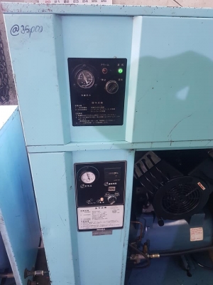 ขายถูกๆปั๊มลมมือสอง(เก่านอก-แห้งๆญี่ปุ่น)แบบตู้เก็บเสียง IWATA 5แรง มีairdryer ทำการทดสอบเรียบร้อยแล้ว ทุกระบบเดิมๆ ทำงานได้ดีมากครับ