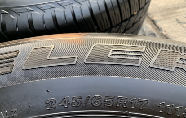 ยาง 245-65-17 Bridgestone ปี 17 ดอกยางเต็มๆทุกเส้น