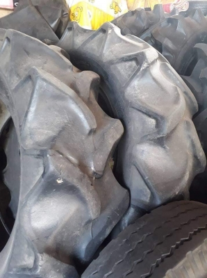 ขายยางยี่ห้อฟาร์เค่น JAPAN ขอบ 13.6-26 คู่ละ 8000สภาพสวยพร้อมใช้ ใครอยากได้ยาง กระทะล้อสั่งซื้อได้นะครับ จัดส่งทั่วประเทศ