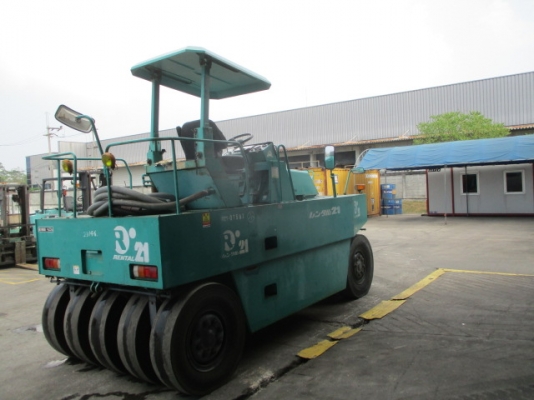 รถบดล้อยาง 9 ล้อ SAKAI TS200