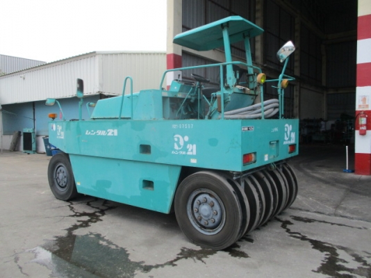 รถบดล้อยาง 9 ล้อ SAKAI TS200