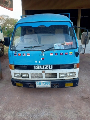 ขายรถตู้ อีซูซุ ตัดทำเป็นเป็นอีแต๋นครับ สอบถาม0846842618