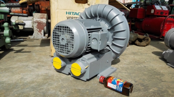 ริงส์โบวเวอร์ญี่ปุ่น ของใหม่อยู่ในลัง ไฟ 380V เข้ามา 2 ตัว Fuji 3/4 hp Hitachi 2 hp ริงส์โบวเวอร์ญี่ปุ่น ของใหม่อยู่ในลัง ไฟ 380V เข้ามา 2 ตัว Fuji 3/4 hp Hitachi 2 hp