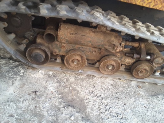 รถขุดเล็ก YANMAR สตาร์ทกุญแจ แทรคยางใหม่ พร้อมใช้งาน เก่านอก 100\% ขายตามสภาพ 65,000 บ. รถขุดเล็ก YANMAR สตาร์ทกุญแจ แทรคยางใหม่ พร้อมใช้งาน เก่านอก 100\% ขายตามสภาพ 65,000 บ.