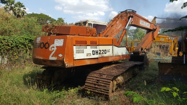 ขาย แบคโฮ DAEWOO DH220LC เครื่องเดิม ปั้ม K3V ช่วงล่างดี รถติดเครื่องใช้งานได้ เอกสารใบซื้อขาย
