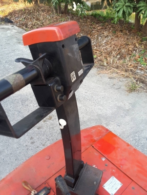 โฟล์คลิฟท์ไฟฟ้า SUGICO ขนาดยก 500 โล เสาสูง 3 เมตร ยกน้ำหนักเต็มที่ 700 โล ยางตัน ขายตามสภาพ เก่านอก พร้อมใช้งาน 45,000 บ.