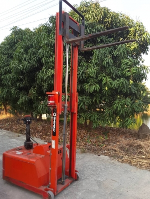 โฟล์คลิฟท์ไฟฟ้า SUGICO ขนาดยก 500 โล เสาสูง 3 เมตร ยกน้ำหนักเต็มที่ 700 โล ยางตัน ขายตามสภาพ เก่านอก พร้อมใช้งาน 45,000 บ.