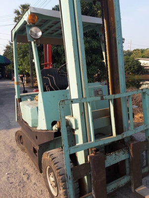 โฟล์คลิฟท์เบนซิน TCM เกียร์ธรรมดา เสาสูง 4 เมตร ขนาด 1.5 ตัน ขายตามสภาพเก่านอก ยางตันพร้อมใช้งาน 70,000 บ.