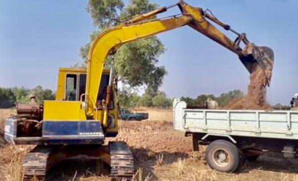 KOMATSU PC 60-5 พร้อมใช้งาน เครื่องเดิมๆทำงานเร็วไม่โหลด ช่วงล่างเอวแน่น เอกสารสัญญาซื้อขาย ราคาต่อรองได้ครับ